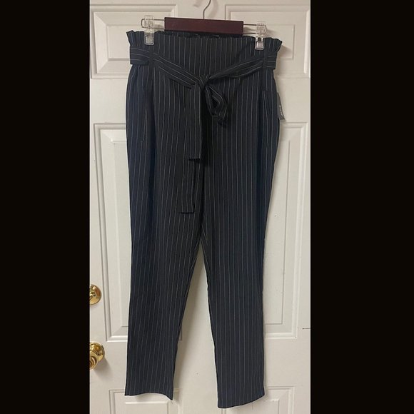 Ardene's Cropped Striped Dress Pants Medium - Picture 1 of 6